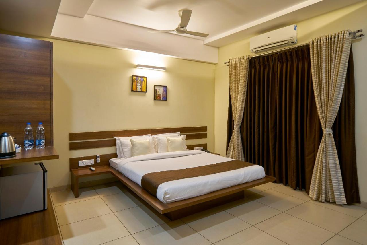 Hotel 3 Leaves Kolhapur Exterior foto