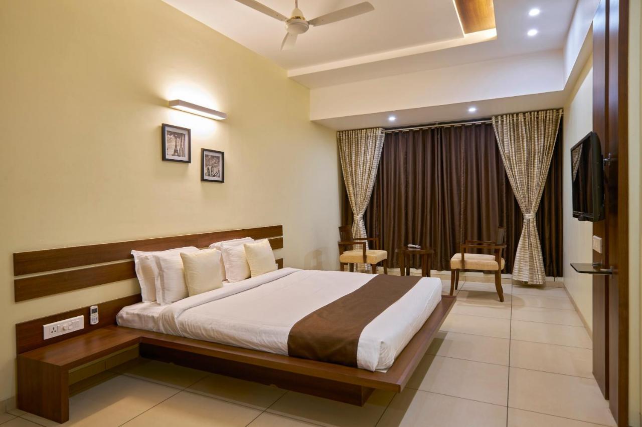 Hotel 3 Leaves Kolhapur Exterior foto