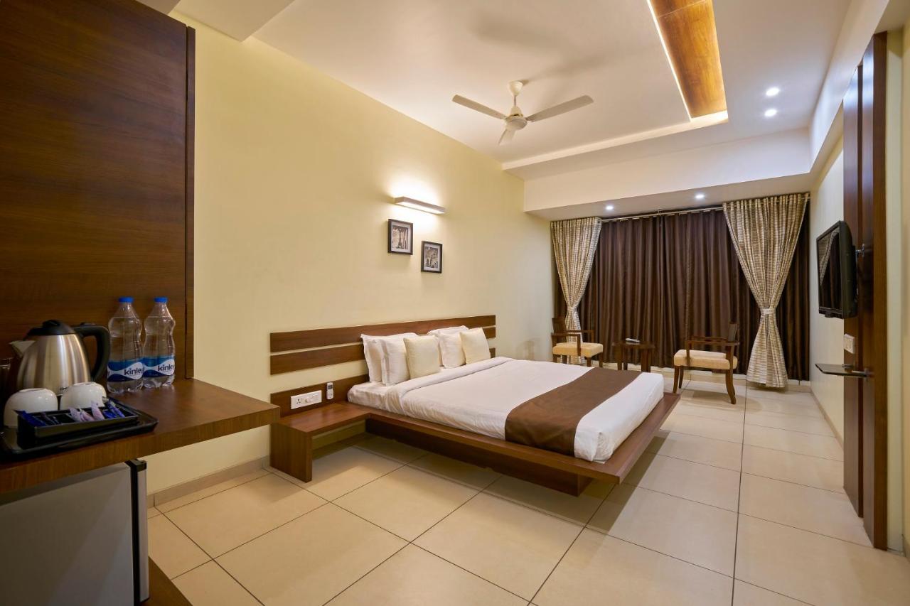Hotel 3 Leaves Kolhapur Exterior foto