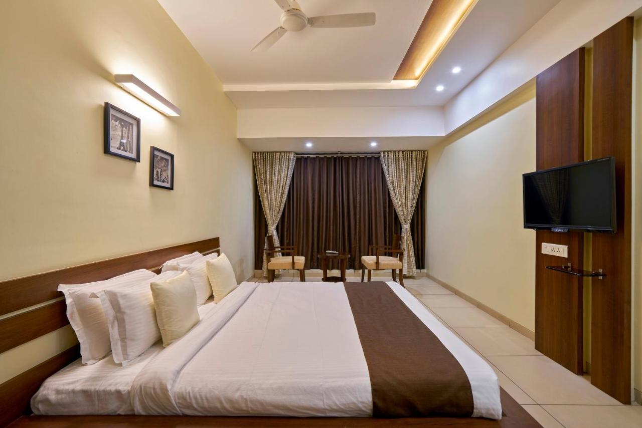 Hotel 3 Leaves Kolhapur Exterior foto